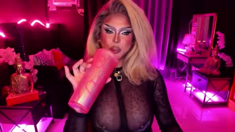 Jade online show from November 18, 5:05 pm