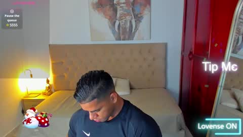 Snapshot of trevor_vinc chatting on February 6, 12:48 pm trevor online show from February 6, 12:48 pm
