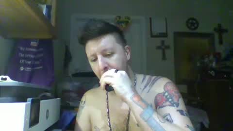 trillnonymau5 online show from February 25, 7:31 am