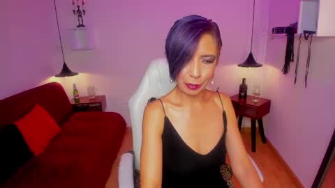 trinityy__ online show from June 2, 8:00 pm