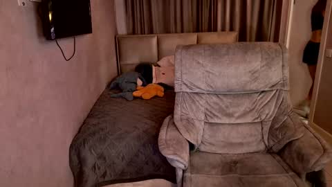 tripleprinces online show from February 7, 5:05 pm