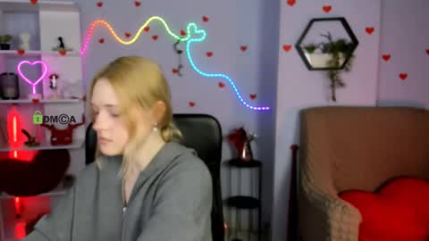 Trixy online show from April 8, 12:08 pm