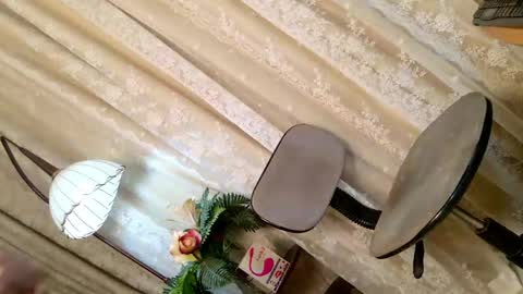 Chloe online show from April 22, 8:10 am