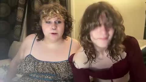 Gigi online show from May 19, 4:52 am