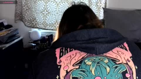 Jade Snail online show from March 4, 7:11 pm