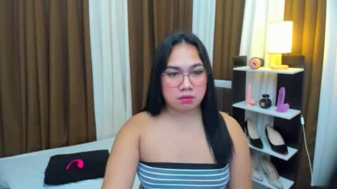 Karen Oquio online show from October 28, 1:17 am