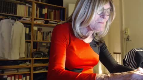 FINN but call me NANNA online show from November 8, 6:44 pm