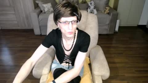 Clementine online show from May 11, 2:45 pm