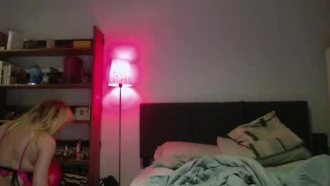 Tvickyviktoria online show from March 3, 12:28 am