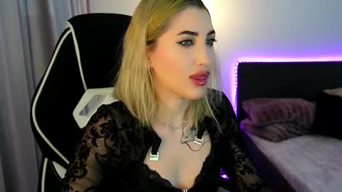 MayCarrey online show from February 24, 1:19 am