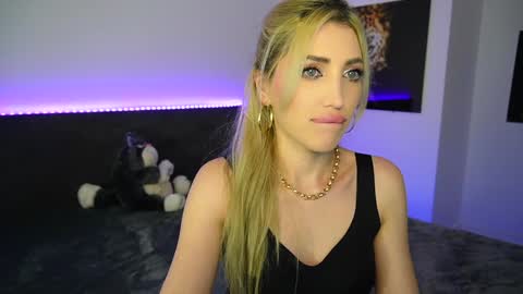 MayCarrey online show from January 2, 1:27 am