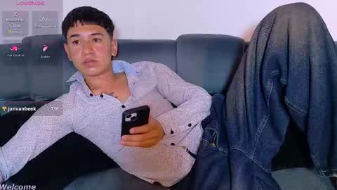 Mr Daren online show from March 6, 7:02 pm