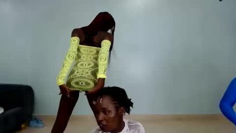 Snapshot of twinkle_tushy chatting on October 8, 11:32 pm twinkle tushy online show from October 8, 11:32 pm