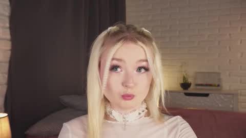 Snapshot of twinklefluff chatting on October 14, 4:10 pm twinklefluff online show from October 14, 4:10 pm