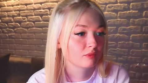 Snapshot of twinklefluff chatting on March 5, 4:34 am twinklefluff online show from March 5, 4:34 am