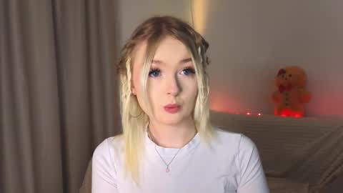 twinklefluff online show from February 6, 4:10 pm