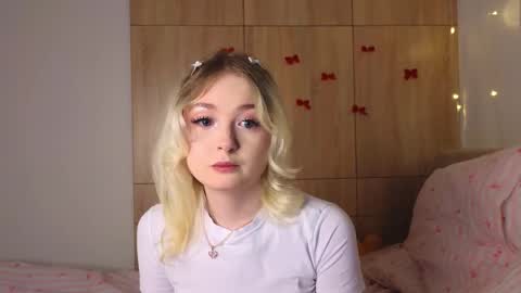 twinklefluff online show from February 18, 4:18 pm