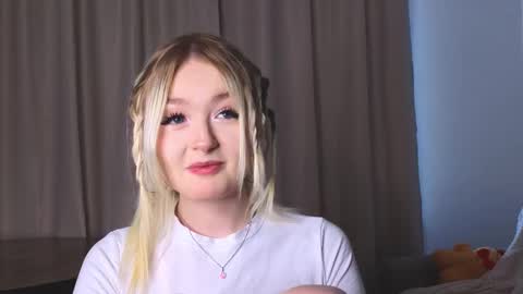 twinklefluff online show from February 4, 5:11 am