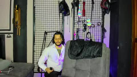 Snapshot of twisted_fantasy_ chatting on February 13, 12:32 pm Clio Tadeo online show from February 13, 12:32 pm