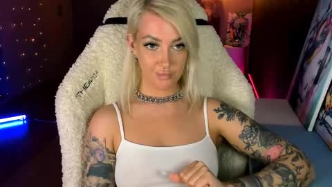Miley online show from May 22, 2:57 pm
