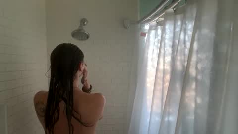 tylababyy online show from December 1, 5:11 pm