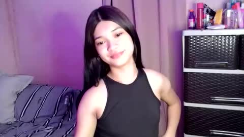 Snapshot of tyladine chatting on October 8, 7:03 am tyladine online show from October 8, 7:03 am