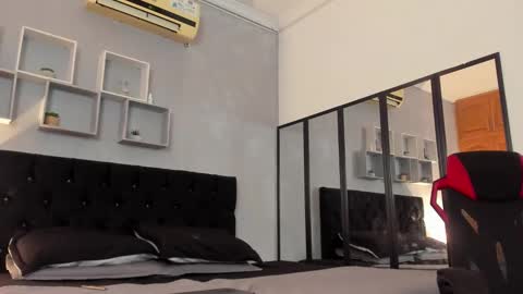 tyler_hank1 online show from December 21, 2:40 am