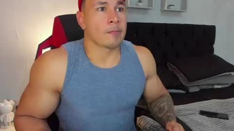 tyler_hank1 online show from July 27, 8:50 pm