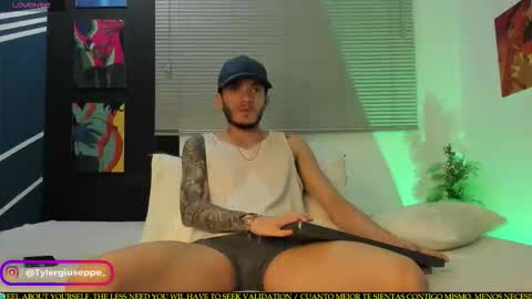 tylergiuseppe_ online show from February 6, 2:26 am