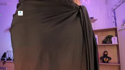 tylla__ online show from June 14, 5:20 am
