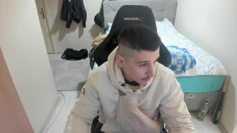Snapshot of ulxer chatting on February 22, 7:47 pm hi im mike tyson - online show from February 22, 7:47 pm
