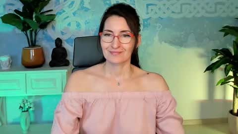 Snapshot of unatera chatting on October 21, 9:36 am UnaTera online show from October 21, 9:36 am