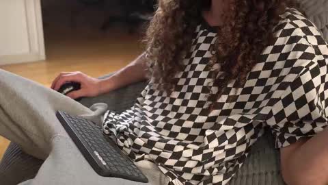 Mister Uncut online show from November 18, 11:48 pm