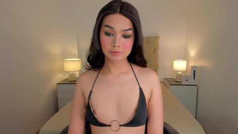 Lily online show from February 3, 10:30 am