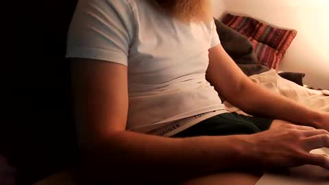 Snapshot of unknownbeard89 chatting on February 22, 9:56 am unknownbeard89 online show from February 22, 9:56 am