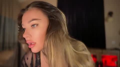 Untamed Reina  Elegant Goddess online show from July 16, 7:33 am