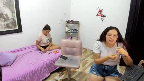 Kary and jhoa online show from February 2, 11:56 pm