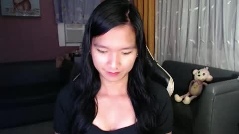 NEWRA  ALLISON online show from December 16, 9:21 pm