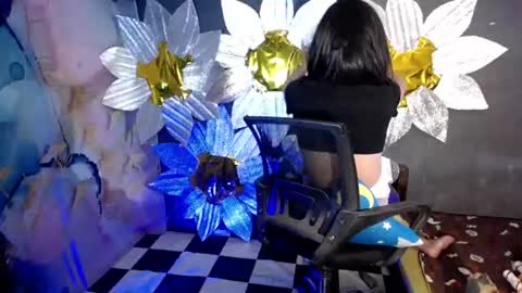 yana online show from June 17, 9:58 am