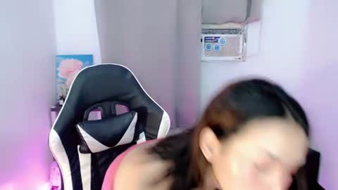 Snapshot of urbaby_kat chatting on October 5, 8:12 am Kat online show from October 5, 8:12 am