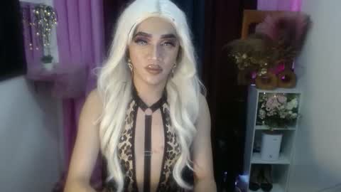 KENDALL online show from February 7, 6:00 pm