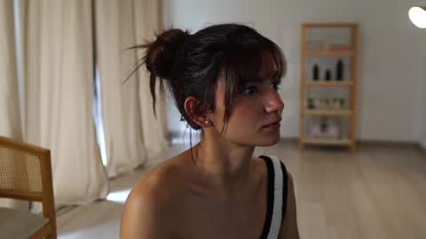 Linda Restrepo online show from January 6, 7:56 pm