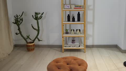 Linda Restrepo online show from December 30, 1:37 am