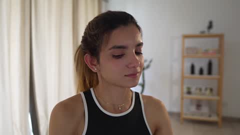 Linda Restrepo online show from December 13, 5:43 pm