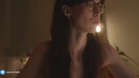 Snapshot of urfavflwers chatting on October 25, 7:36 pm Aleksandra online show from October 25, 7:36 pm