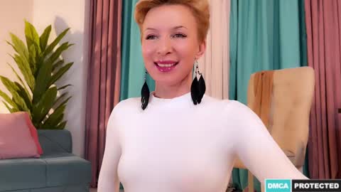 Snapshot of urgoddessjenny chatting on February 27, 5:58 pm Jenny online show from February 27, 5:58 pm