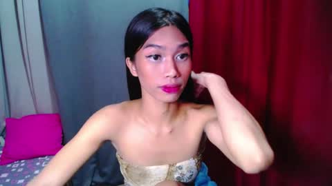 urloverjasmine_xx online show from July 14, 3:17 pm