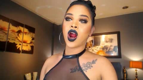 UrMajestyTyra online show from March 7, 2:22 am