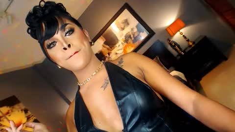 UrMajestyTyra online show from November 4, 1:18 am