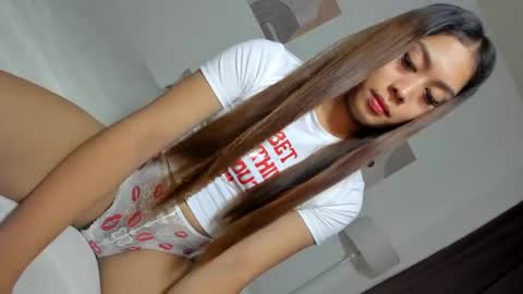 urdreamgirlxoxo online show from December 26, 12:59 pm